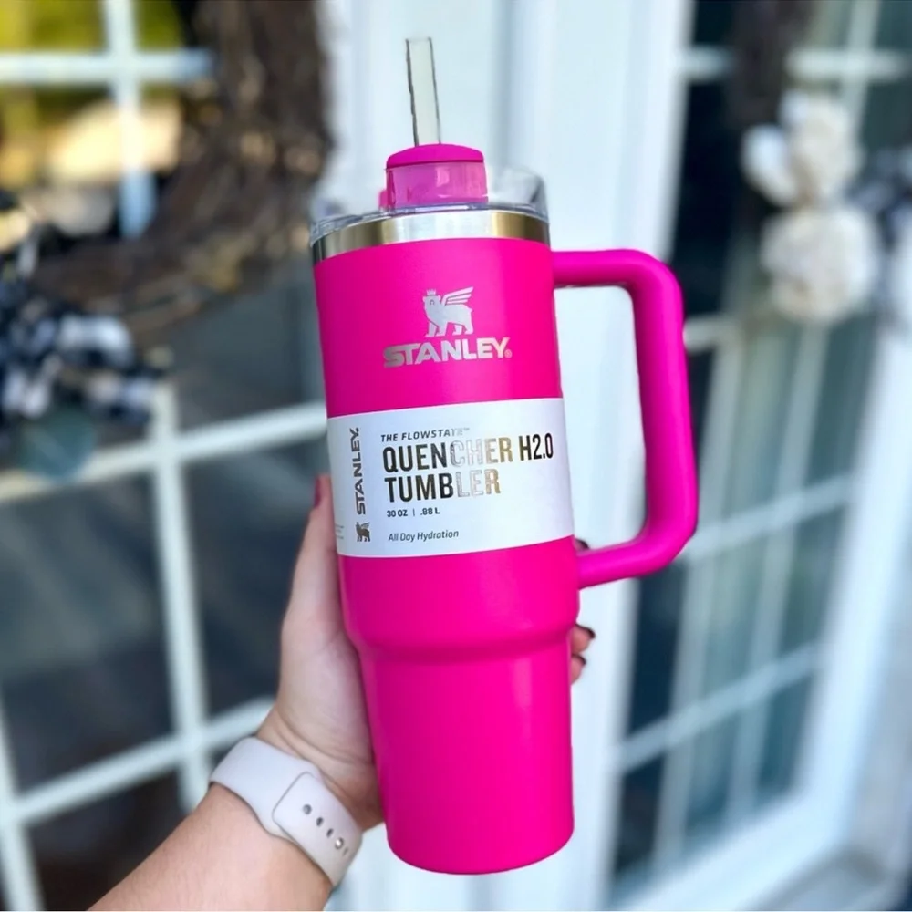 🎉LAST PIECE🎉 Stanley 30 oz. Quencher H2.0 FlowState Tumbler Camelia - Picture 6 of 14